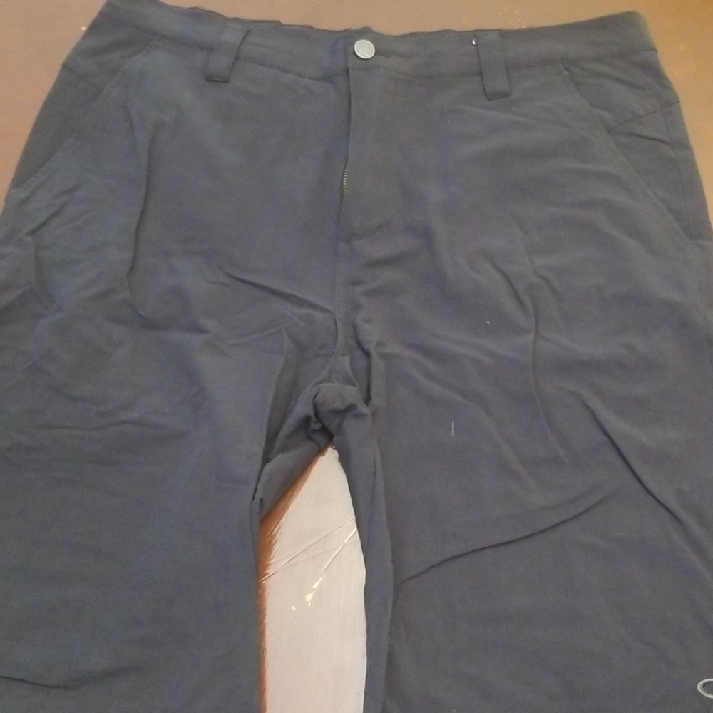 Oakley size 36 golf shorts
